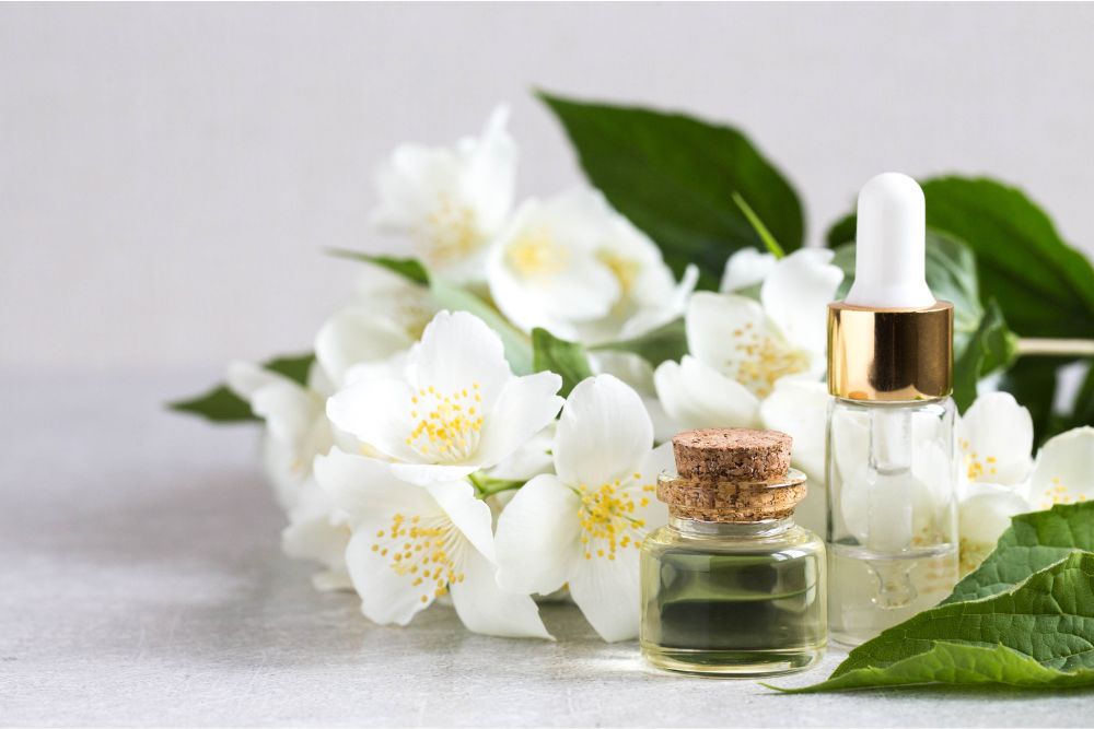 Dame victorienne utilisant des huiles essentielles pour ses soins du visage