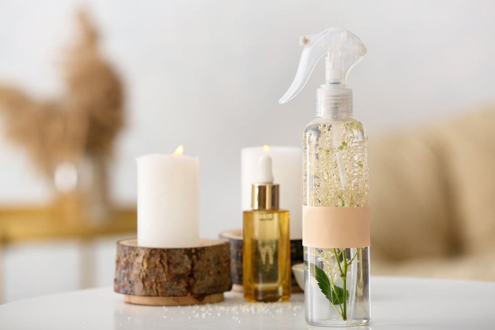 Fabrication maison d'un désodorisant d'intérieur naturel avec des huiles essentielles