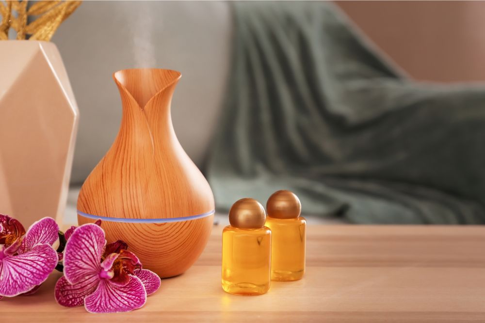 Diffuseur d'arômes avec une fleur et des huiles – symbole de détente grâce à l'aromathérapie