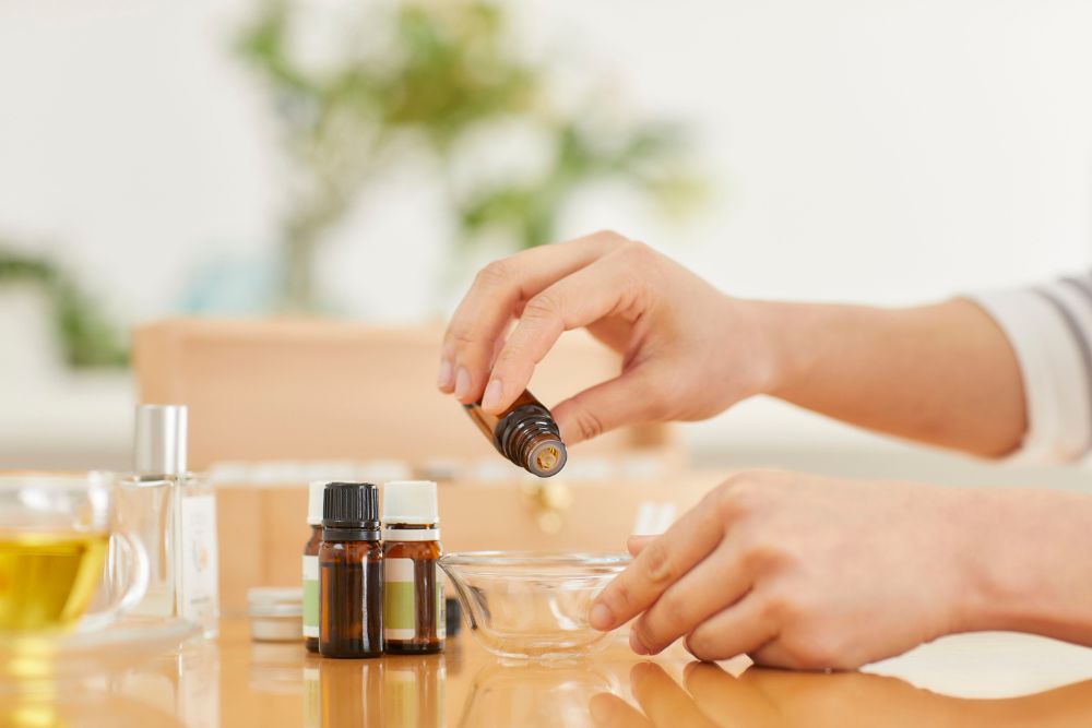 Huiles essentielles préparées pour un usage à la maison